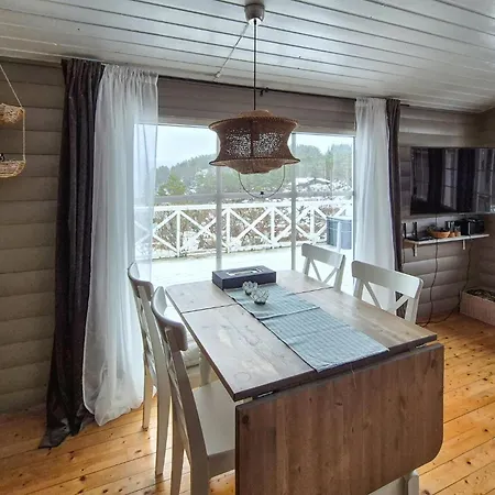 3 Bedroom Beautiful In Fjelberg 펜션 Borgundoya