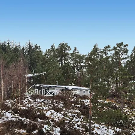 3 Bedroom Beautiful In Fjelberg * Borgundoya
