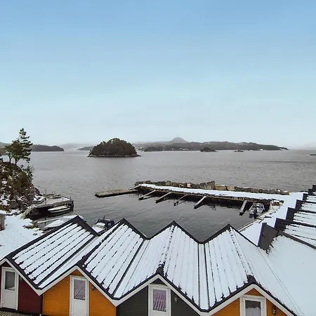 3 Bedroom Beautiful In Fjelberg * Borgundoya