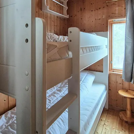 3 Bedroom Beautiful In Fjelberg * Borgundoya
