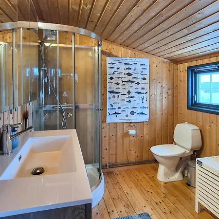 3 Bedroom Beautiful In Fjelberg Borgundoya